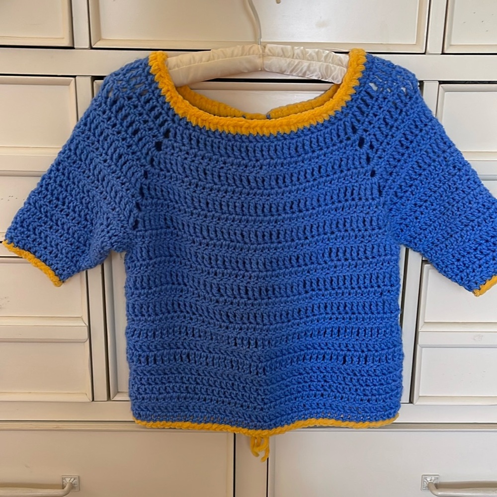 Vintage crochet blue yellow trim sweater size S